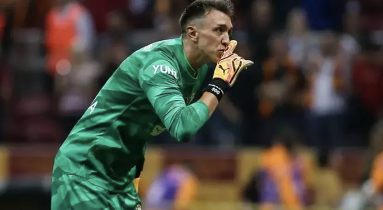 Muslera’nın Veda Kararı: Galatasaray’ın Efsane Kalecisi Ülkesine Dönüyor